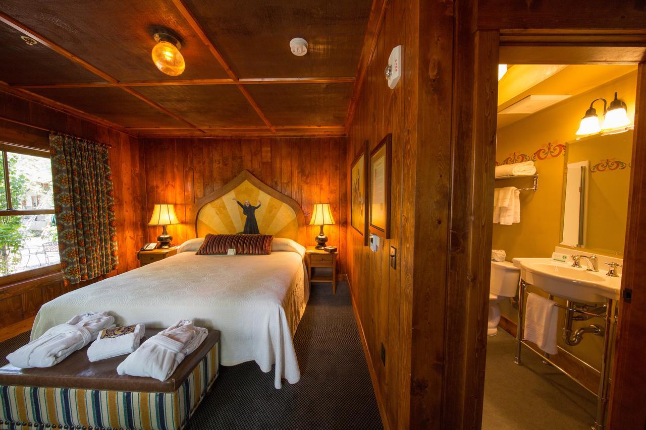 Mcmenamins Old St. Francis School Hotell Bend Eksteriør bilde