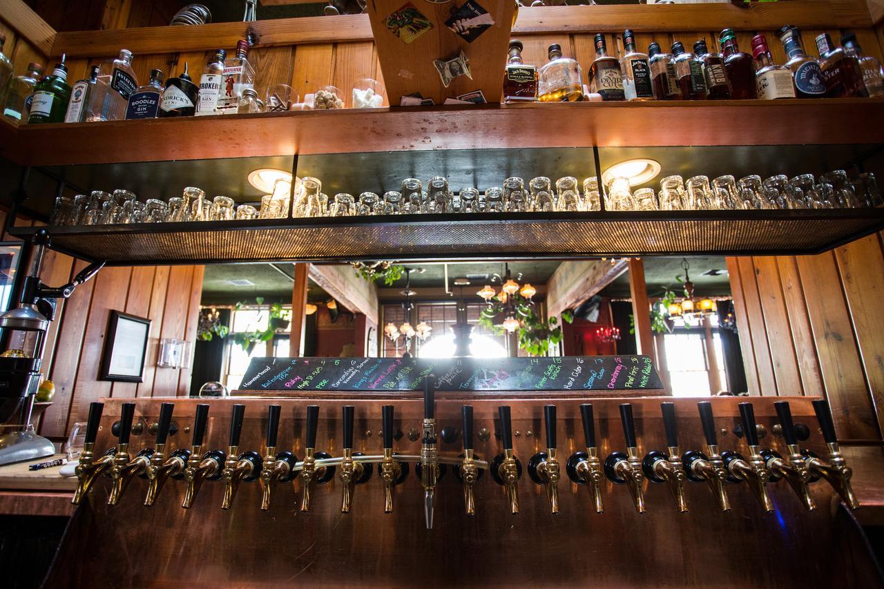 Mcmenamins Old St. Francis School Hotell Bend Eksteriør bilde