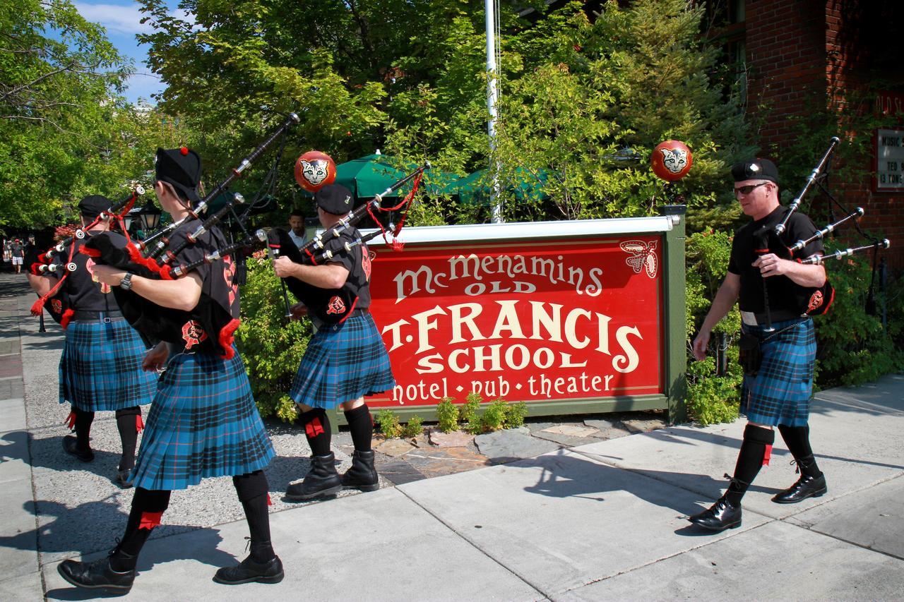 Mcmenamins Old St. Francis School Hotell Bend Eksteriør bilde