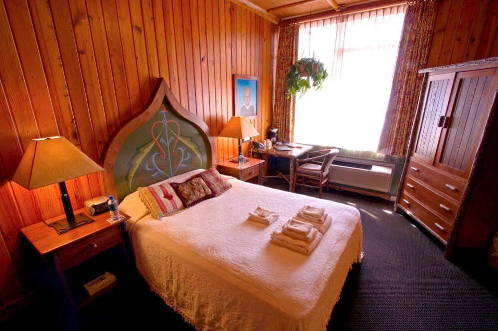 Mcmenamins Old St. Francis School Hotell Bend Eksteriør bilde
