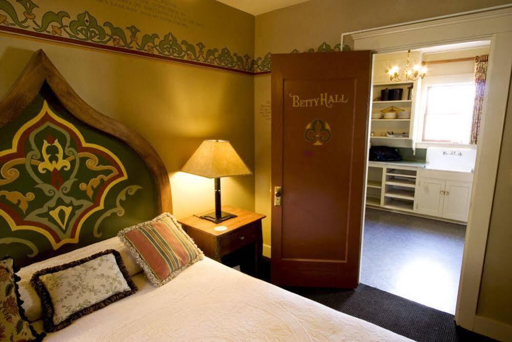 Mcmenamins Old St. Francis School Hotell Bend Eksteriør bilde
